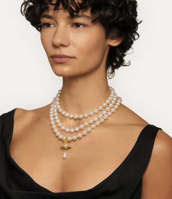 Collier ras-du-cou à trois rangs de perles